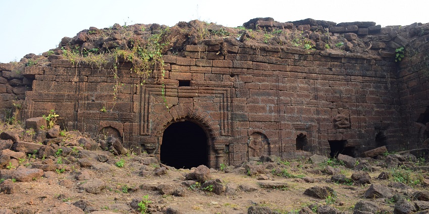 Lohgarh Fort Amritsar is a significant and popular site among locals as well as tourists.