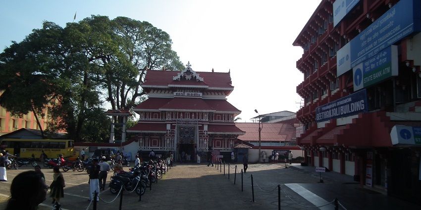 The view of people walking towards the main entrance of Bagavathi Temple in Thrissur.