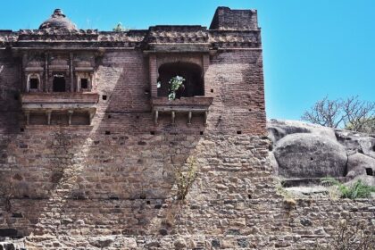 A serene view of the Achalgarh Fort in Mount Abu, surrounded by natural beauty and hills.