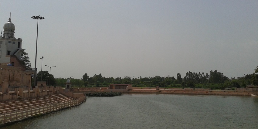 Panoramic view of the alluring waters of the and the near by temple on the bank of the lake