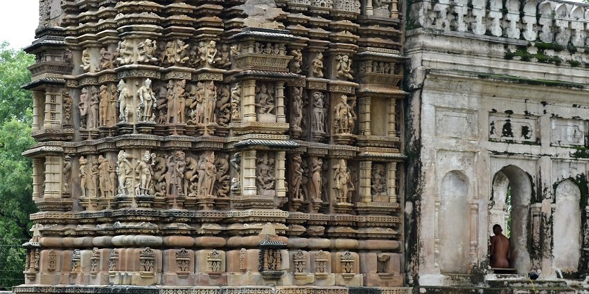 The zoom in photo of the detailed sculptures of the Adinath Temple, another popular destination in the vicinity.