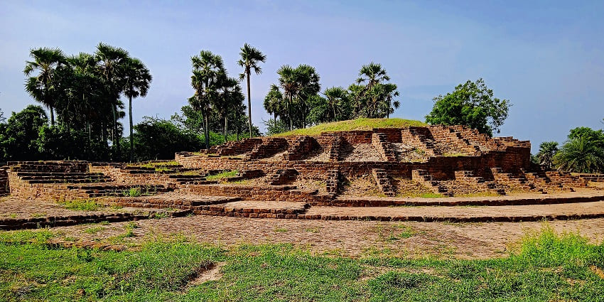 A picture of a historical site in Annavaram, surrounded by lush green gardens