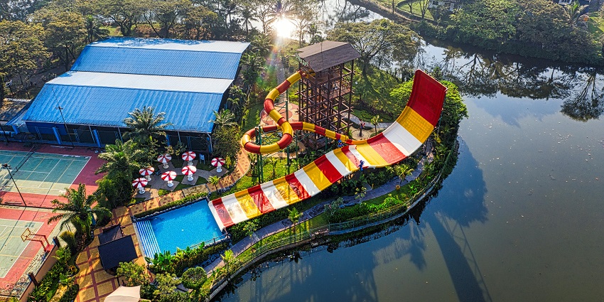 Adventure Arena, with its exciting rides and a giant wave pool, is one of the best places.