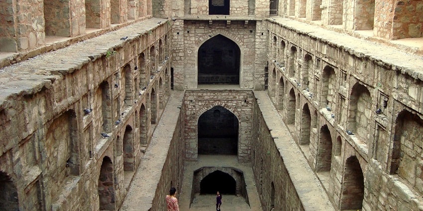 Explore the intricate carvings of Agrasen Ki Baoli which is near Connaught Place.