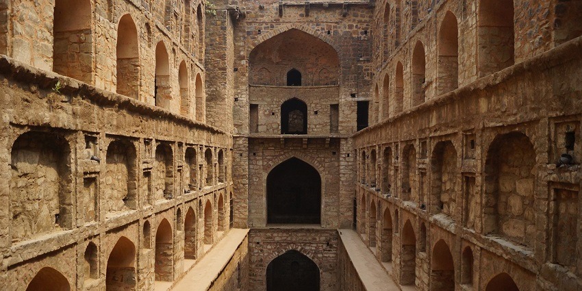 Agrasen ki Baoli is one of the most ancient sites in Delhi and near the Laxminarayan Temple