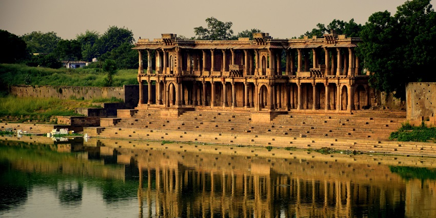 A majestic view of the Queen's Tomb at Sarkhej Roza in Ahmedabad, Gujarat.