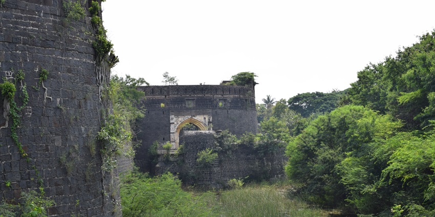 Ahmednagar Fort, is one of the famous places to visit near Shirdi within 100 km.