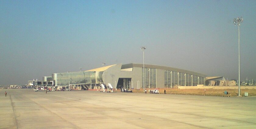 Overview of airports in Rajasthan for travel to architectural wonders.