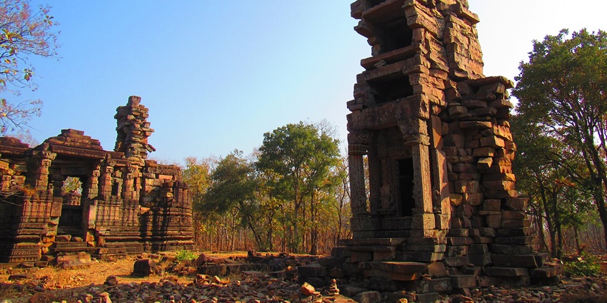 The landscape picture taken of the ruins of the Ajaygarh Fort of Madhya Pradesh.