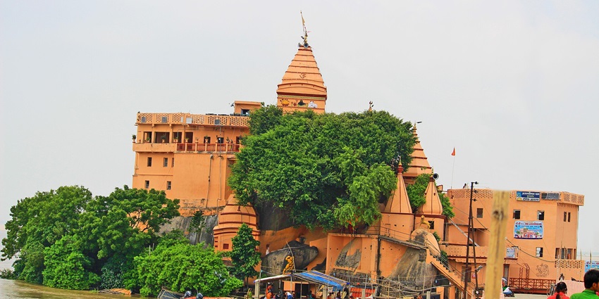 Ajgaivinath Temple located on the banks of the Ganga River surrounded by scenic beauty.