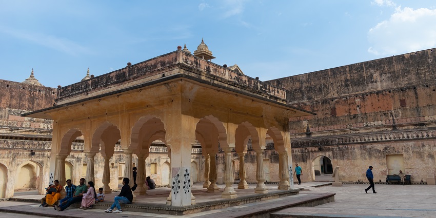 Places near Jaipur for weekend feature Ajmer, which offers Mughal history, Ajmer Sharif Dargah, and Ana Sagar Lake