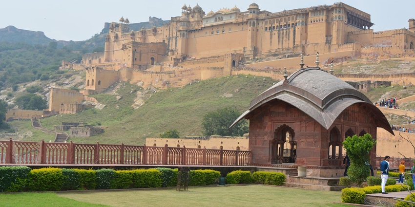 A glimpse of a majestic fort nestled in Ajmer exuding old-world charm and beauty.