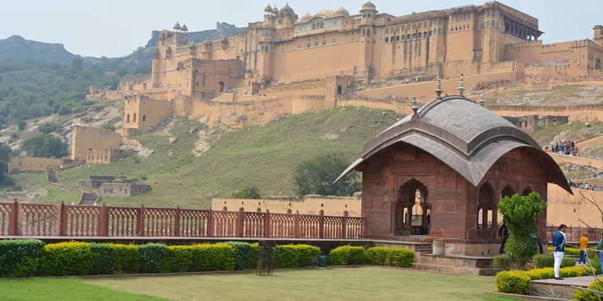 A glimpse of a majestic fort nestled in Ajmer exuding old-world charm and beauty.