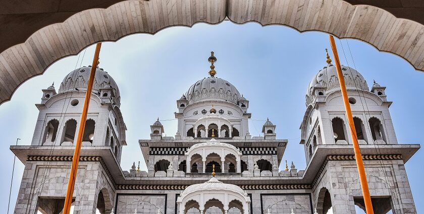 Visiting the beautiful Soniji Ki Nasiyan Jain Temple is one of the things to do in Ajmer.