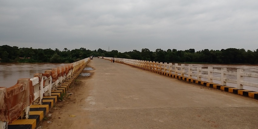Snapshot of the Baitarani from above Sendapur-Katikata River Bridge near olasuni Temple