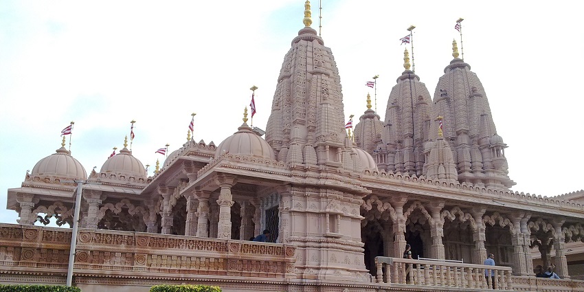 Akshardham is one of the top Delhi family tourist places that has intricate carvings and inscriptions