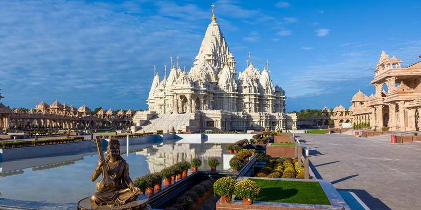 A picture of the beautiful Akshardham Temple with its intricate carvings and sculptures