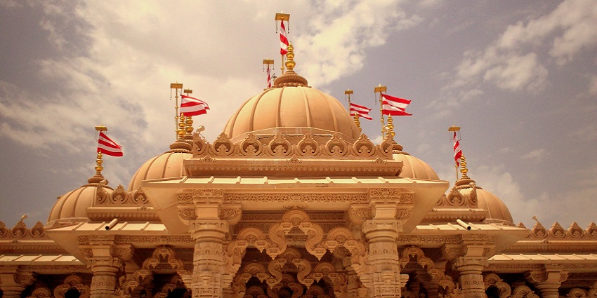 The magnificent facade of the Akshardham temple, one of the famous Jaipur temples.