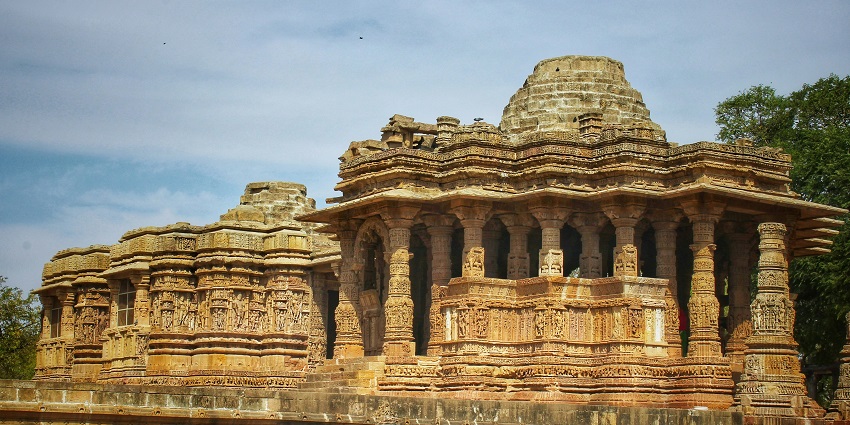 Akshardham Temple, one of the spiritual places to visit near Swapna Srushti Water Park.