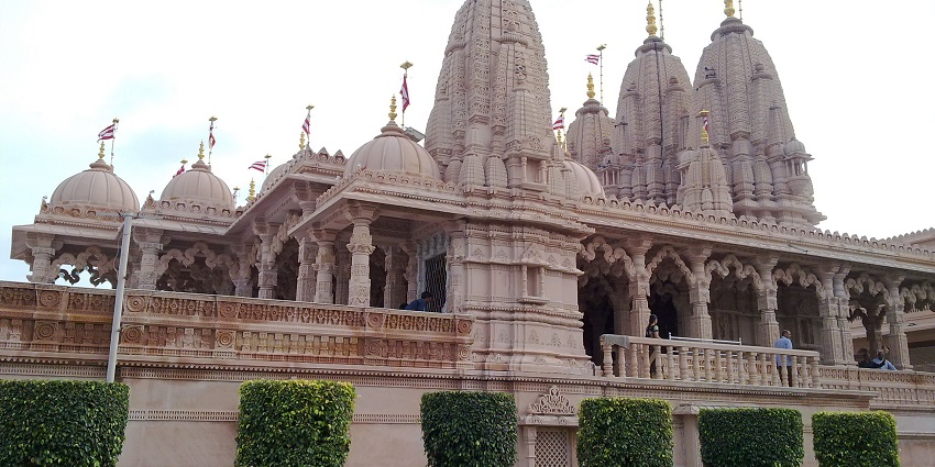 Akshardham, one of the largest temples in India, is a famous tourist attraction near Metro Museum Delhi.