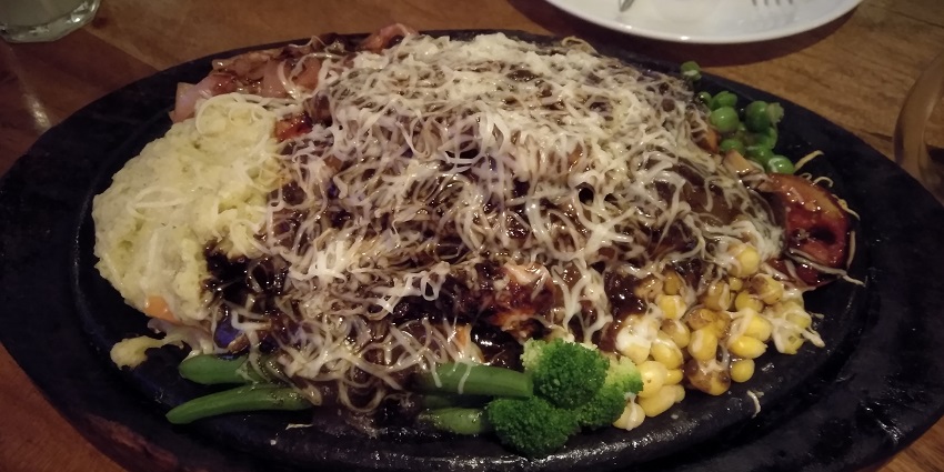 A delicious sizzler platter served at this restaurant, perfect for spice lovers