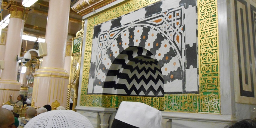 An image of Al Madina Masjid which is one of the famous mosques in Gurgaon, Haryana.