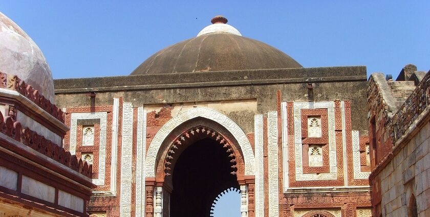 The main majestic entrance of the Alai Fort is called Alai darwaza.