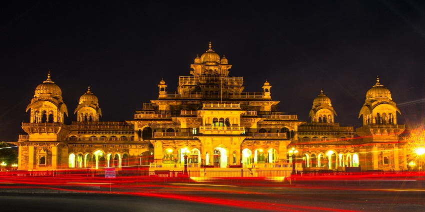 Albert Hall Museum features Indo-Saracenic architecture and cultural artifacts.