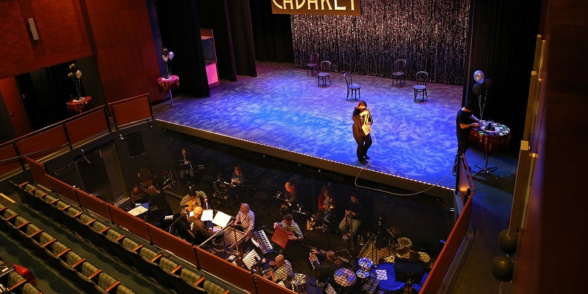 Immerse yourself in the Pattaya nightlife for couples at the Alcazar Cabaret Theatre