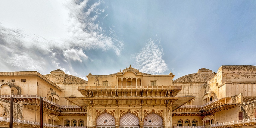 Explore the beautiful palaces and historical monuments on your weekend trip.