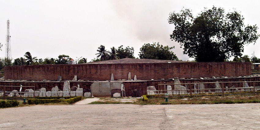 Amaravati Stupa are the ancient and most important part of Andha culture which gives glimpse to past