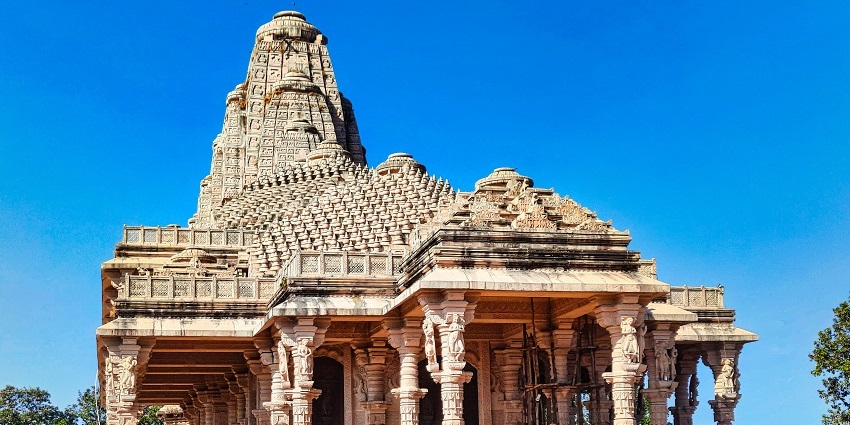 Scenic view of Sarvodya temple in the Amarkantak town near Narmada River