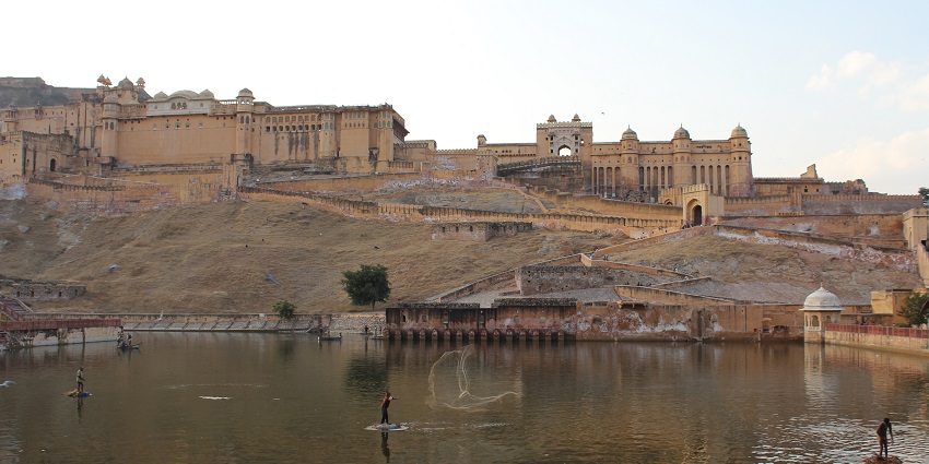 Amber Fort features intricate courtyards, lavish interiors, Hindu-Mughal blend.