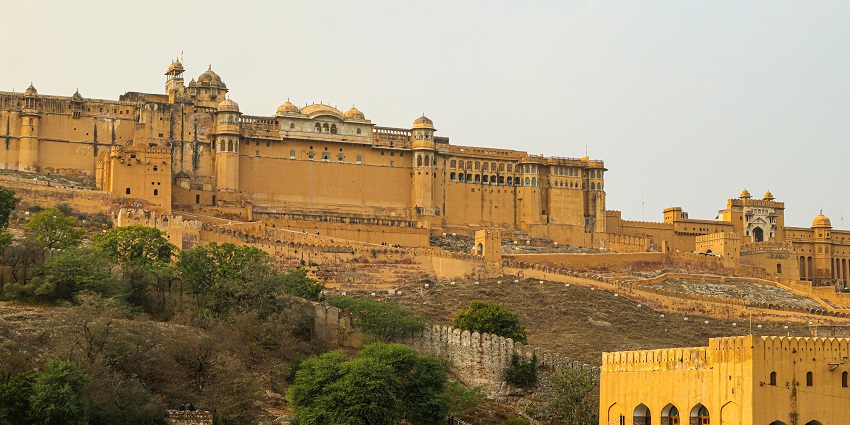 A picture of a fort in Rajasthan with traditional architecture and intricate designs.