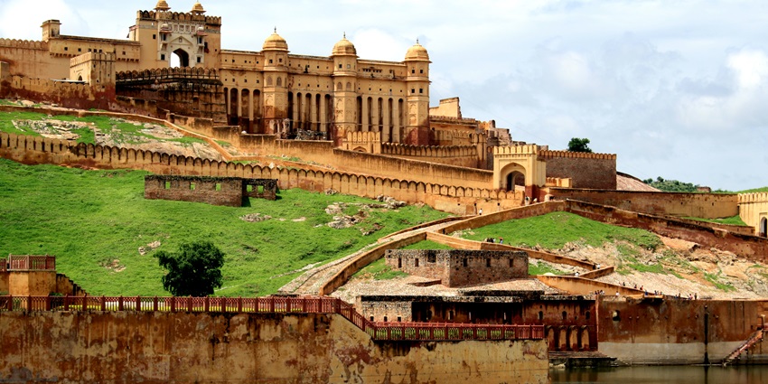 Majestic view of the Amber Fort, one of the historical places to visit near Amagarh fort.