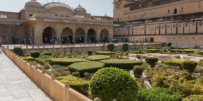 Trekking in Rajasthan from Hawa Mahal to Amber Palace, featuring Jaipur's views