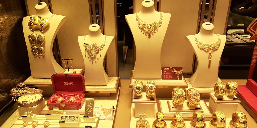 Ambesh Jewellers features exquisite gold, silver, classic, and contemporary designs.