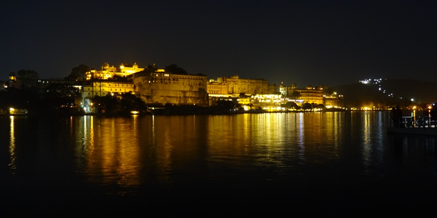 Night view of the beautiful Ambrai Ghat, among places to visit in Udaipur at night.