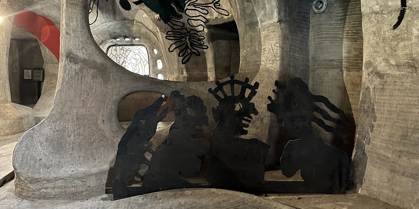 An image of Amdavad ni Gufa showcasing its unique cave-like architecture