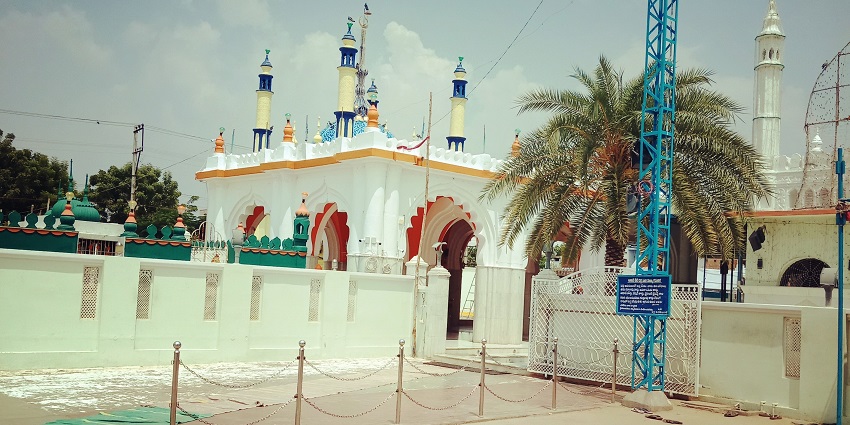 Ameen Peer Dargah is visited by a large number of devotees and pilgrims.