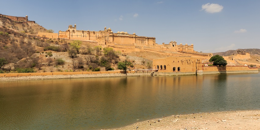 Intricate carvings on Amer Fort, a top location near Nahargarh Wildlife Sanctuary.