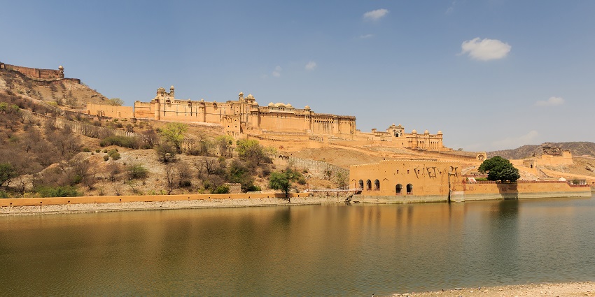 A serene view of a splendid palace surrounded by shimmering waters in Rajasthan.