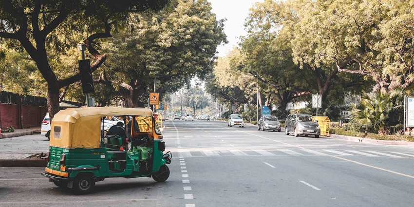 In order to reach the National Zoological Park, opting for an auto is the best way.