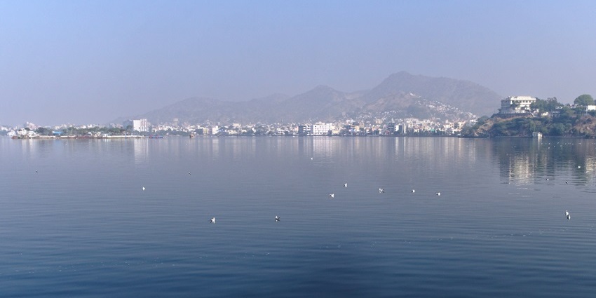Scenic image of the scintillating Ana Sagar lake in Ajmer City
