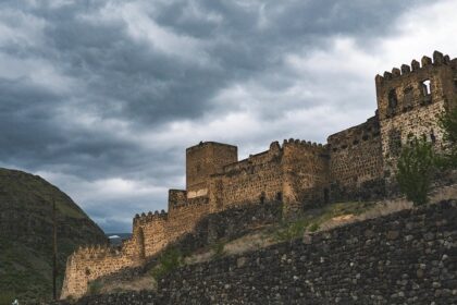 A picture of a majestic fort taken on a cloudy day