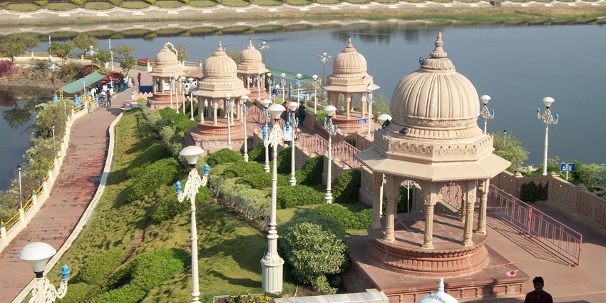 The view from the swami vivekanand temple for mediation - explore the Anad, The Rurla picnic site