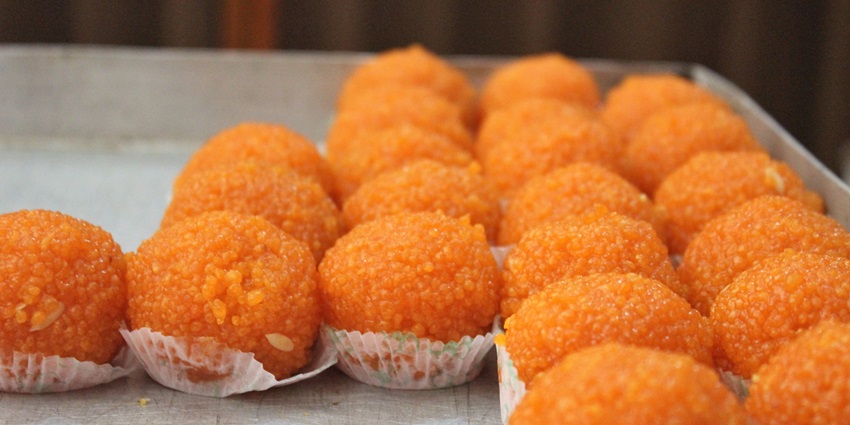 Mootichooor laddos at Anant sweets, one of the most famous sweet shops of Karol Bagh