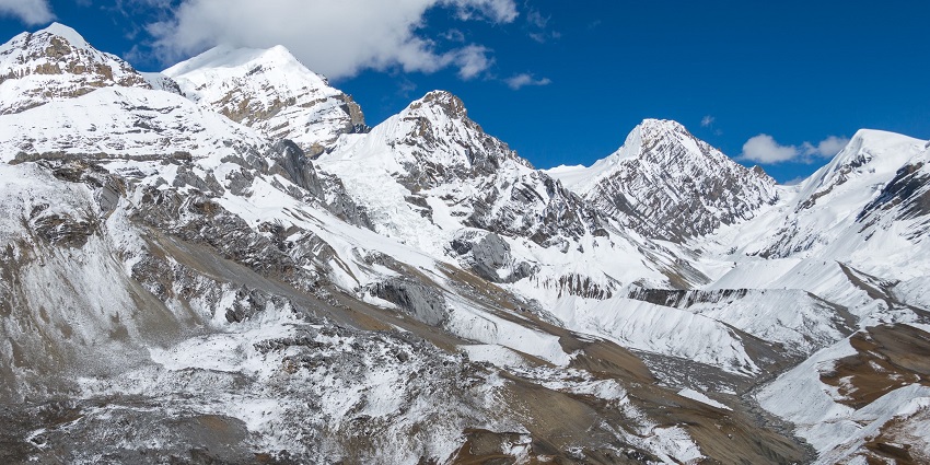 Scenic sight of Annapurna Circuit with dense valleys and towering Himalayan peaks.