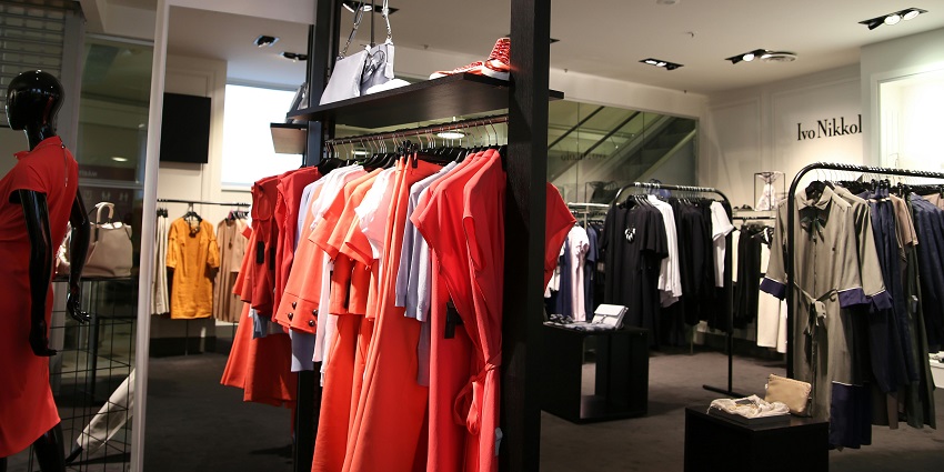 Ansal Plaza is yet another popular spot offering a mix of fashion and lifestyle brands.