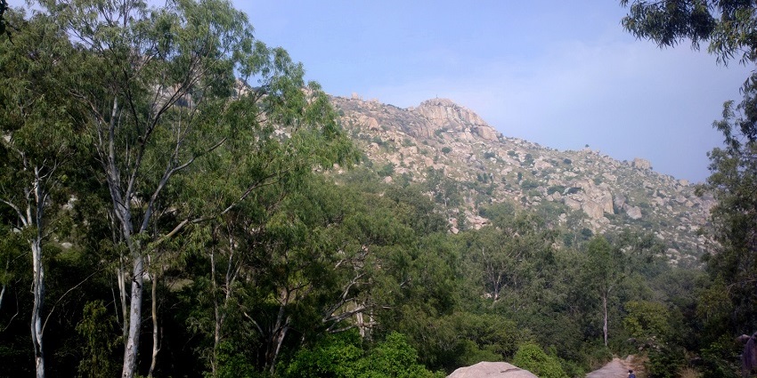 Anthargange is well known for its trekking tracks, cave exploration, and calm surroundings.